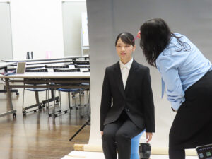 就職活動用写真撮影を行いました！ class=